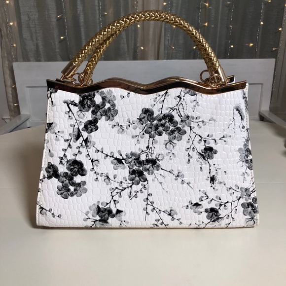 Disney Parks Handbags - Disney Epcot China Black & White Floral Purse